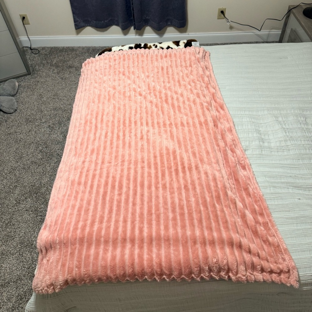 Pink Ribbed Plush Baby Blanket - Picture 6 of 8